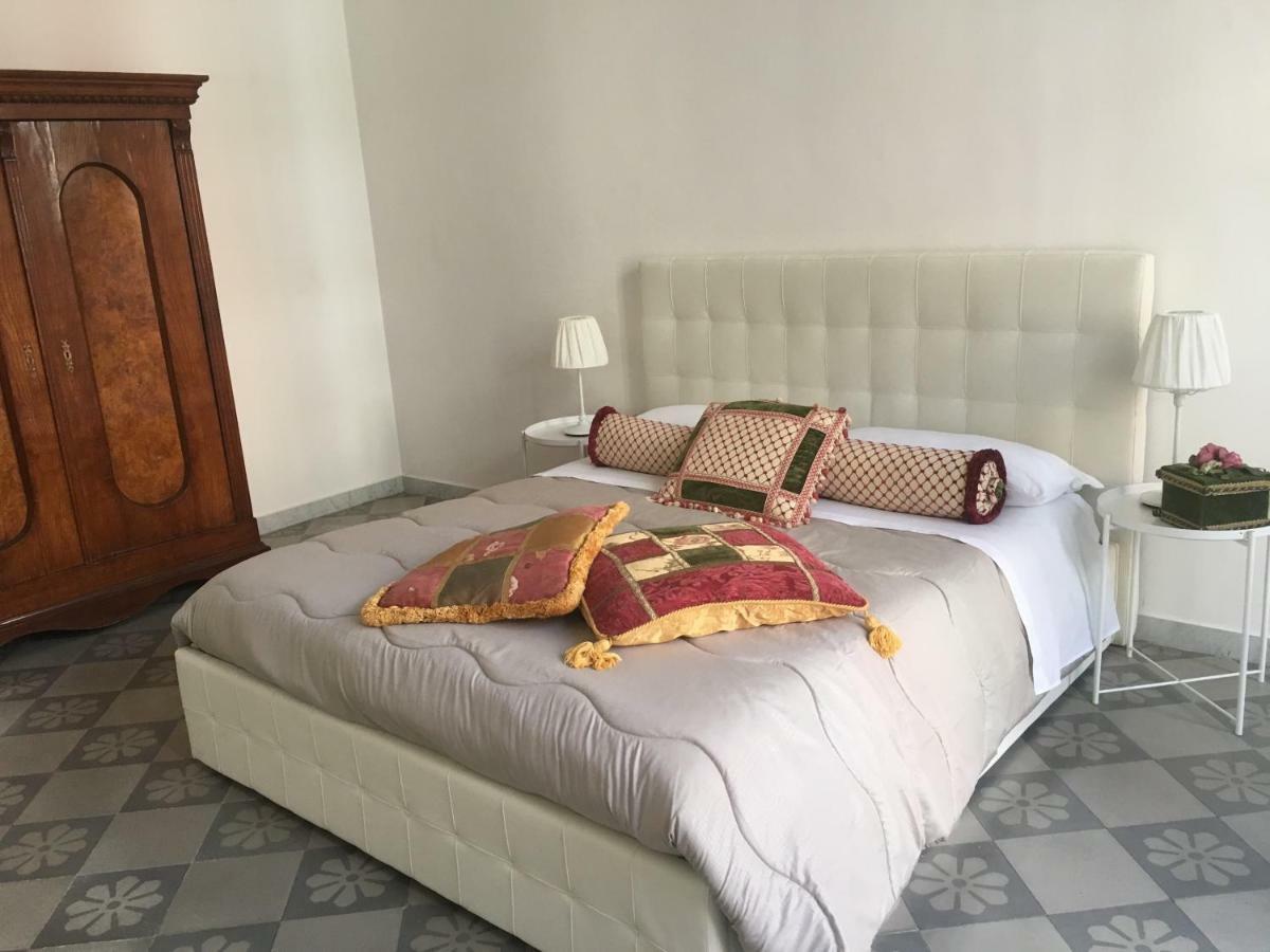 Maison Flores Bari Bagian luar foto