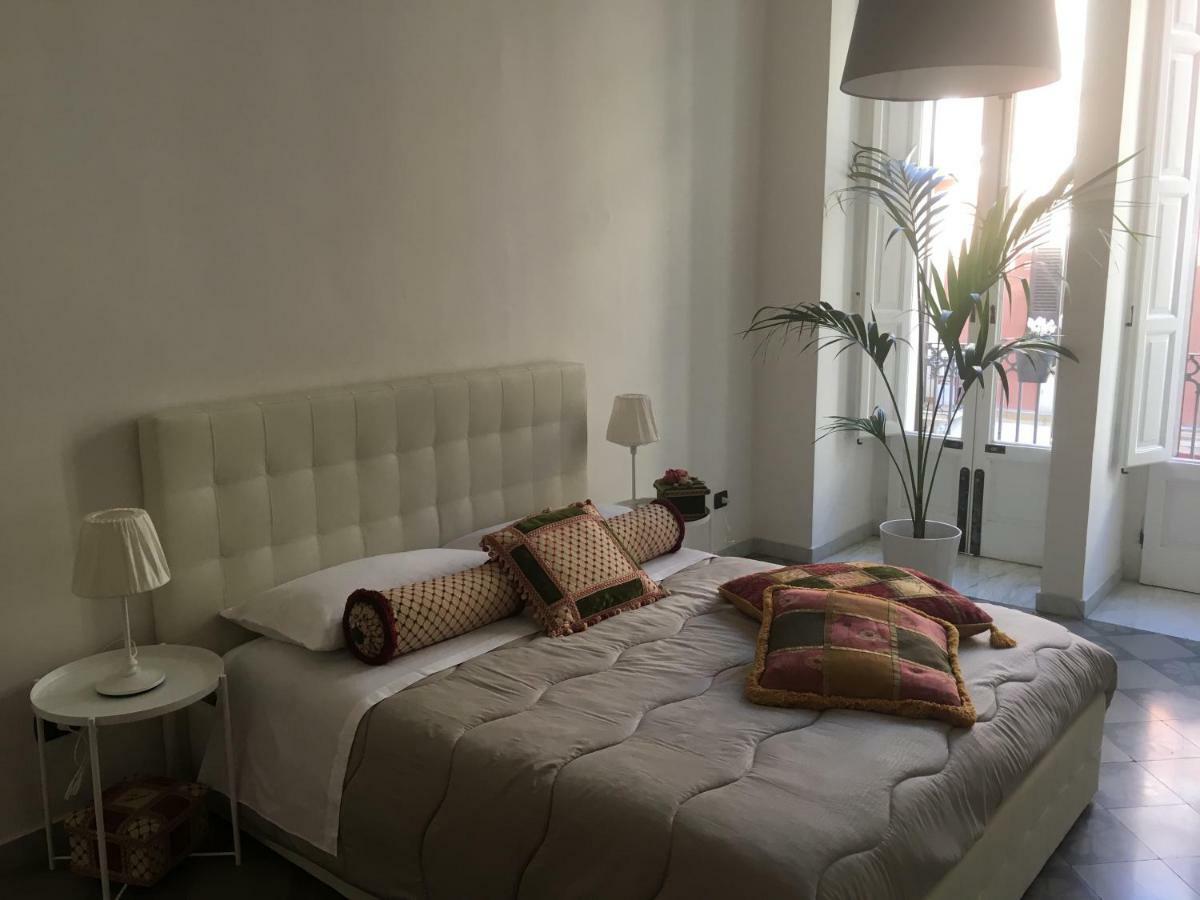 Maison Flores Bari Bagian luar foto