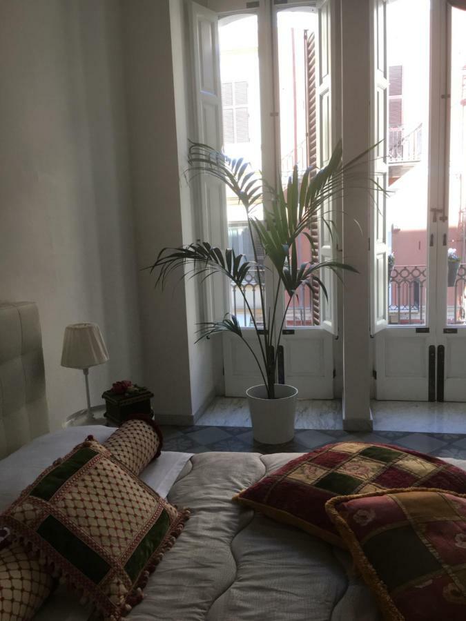 Maison Flores Bari Bagian luar foto