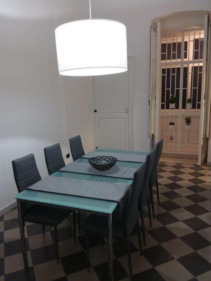 Maison Flores Bari Bagian luar foto