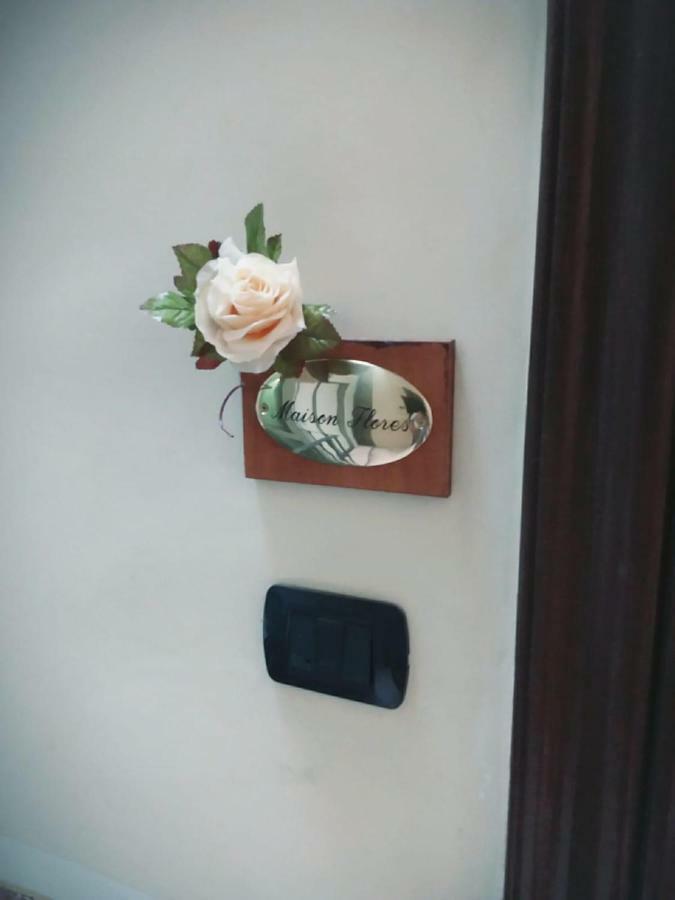 Maison Flores Bari Bagian luar foto