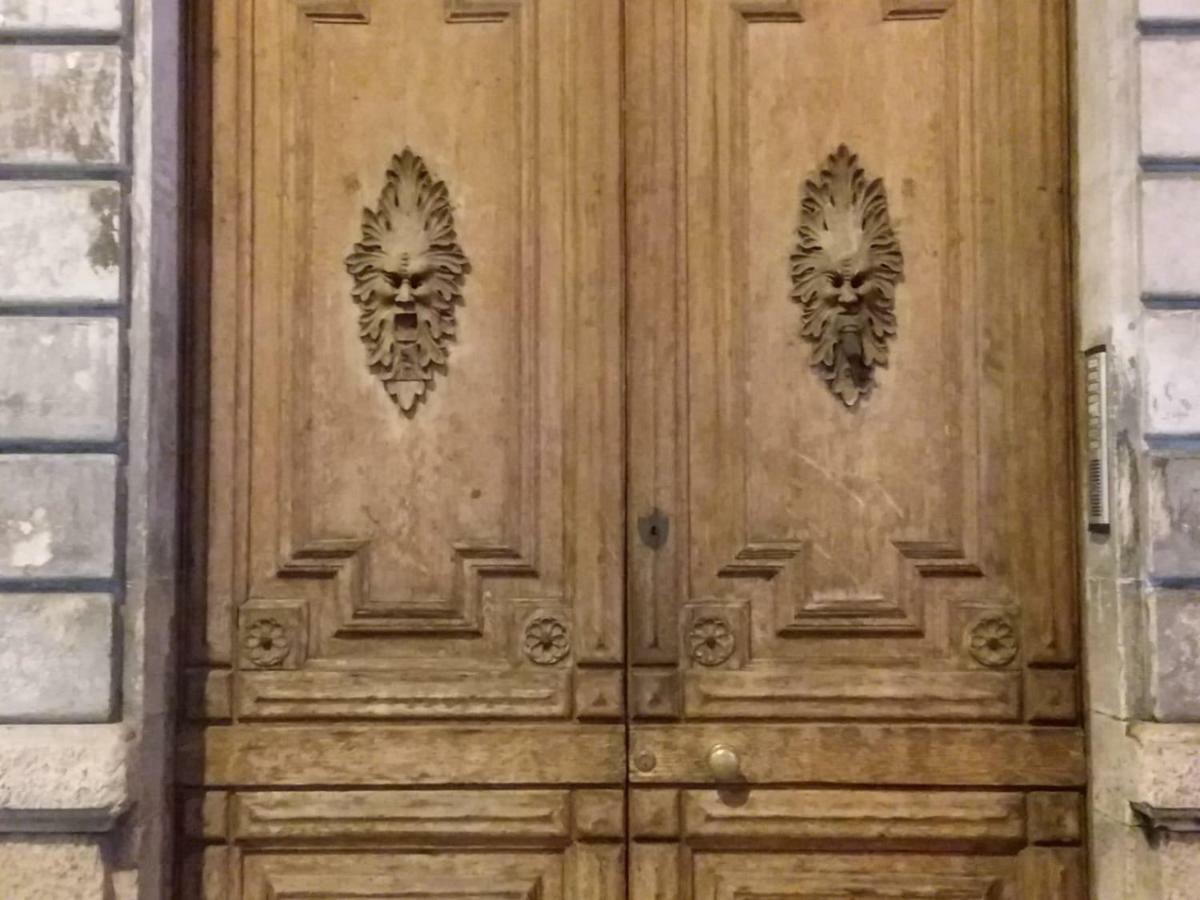 Maison Flores Bari Bagian luar foto
