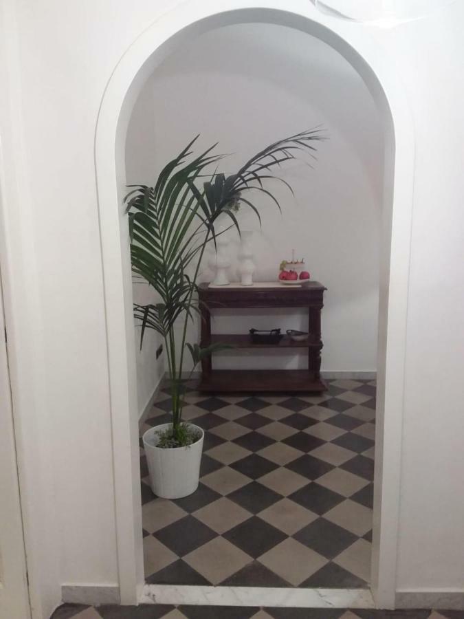 Maison Flores Bari Bagian luar foto