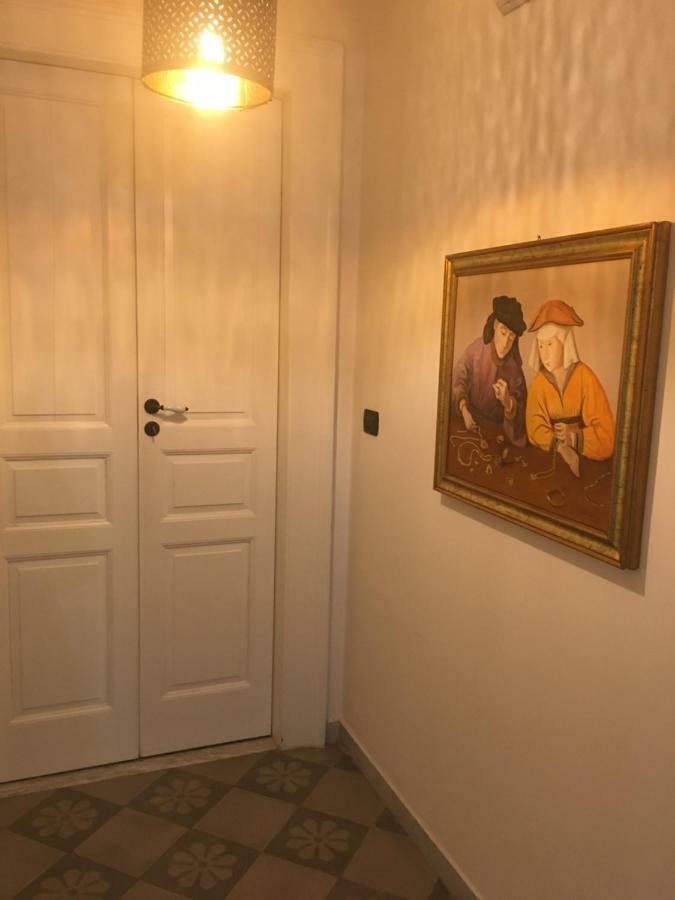 Maison Flores Bari Bagian luar foto