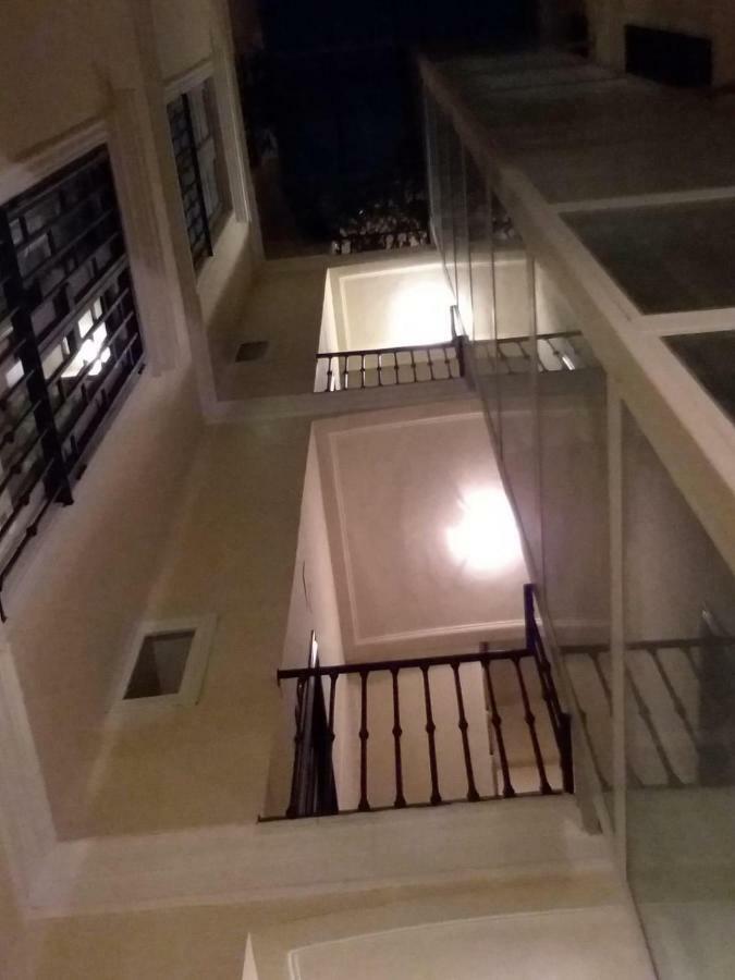 Maison Flores Bari Bagian luar foto